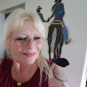 Meet your Posher, Crystal